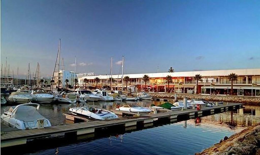 Henri'S Apartments - City Centre Лагос Екстериор снимка