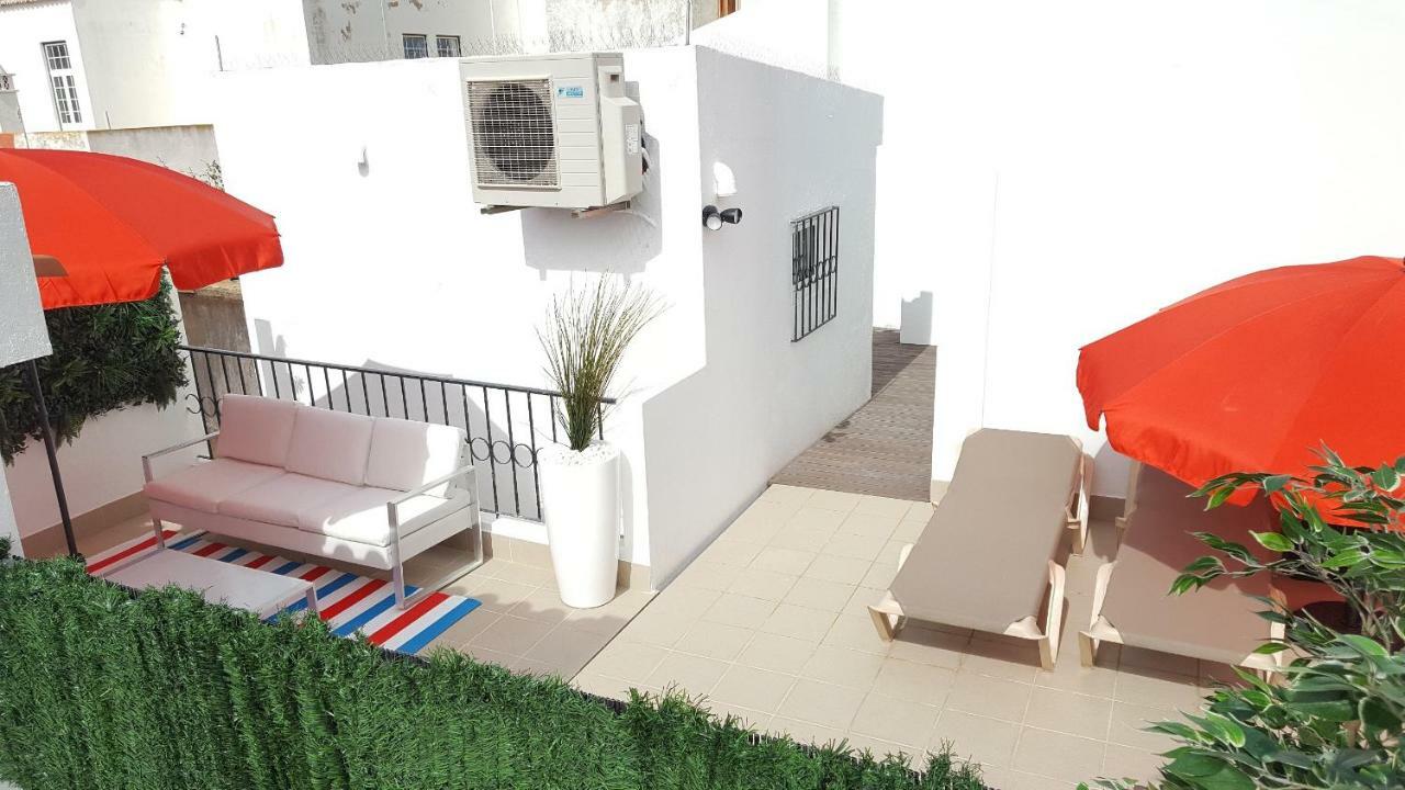 Henri'S Apartments - City Centre Лагос Екстериор снимка